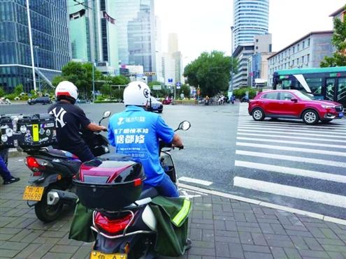 济南街头的啄木鸟维修工程师